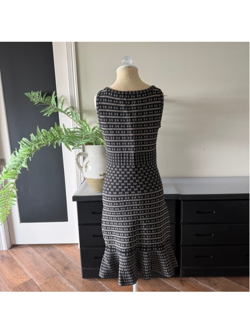 Max Studio Bandage Dress S Black Beige Fitted Knee Length High Neck - Picture 5 of 6